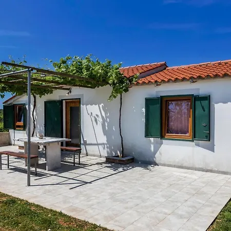 Vakantiehuis Lovely In With Kitchen