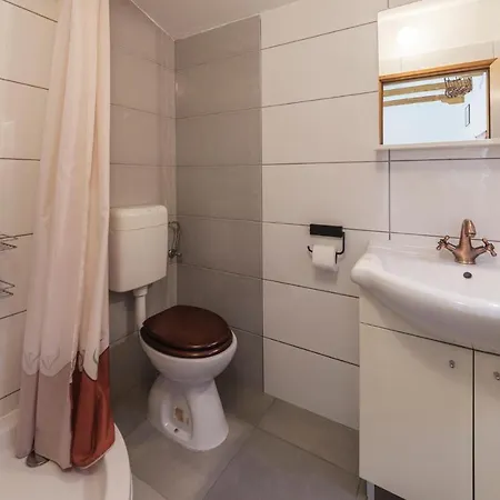 Vakantiehuis Lovely In With Kitchen