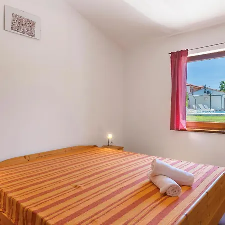 Lovely In With Kitchen Pula