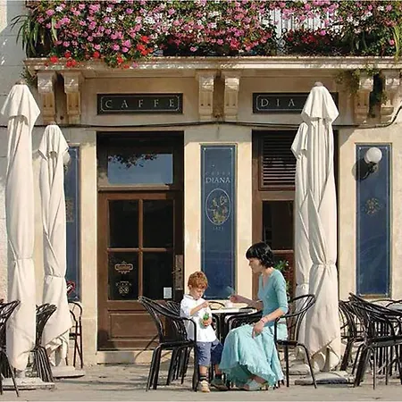 Vakantiehuis Lovely In With Kitchen