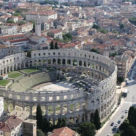 Lovely In With Kitchen Vakantiehuis Pula