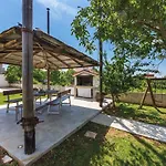Gorgeous In Holiday home Pula