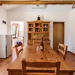 Gorgeous In Holiday home Pula