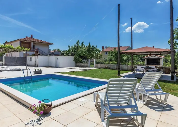 Lovely In With Kitchen Pula