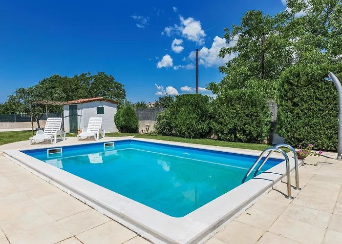 Lovely In With Kitchen Holiday home *