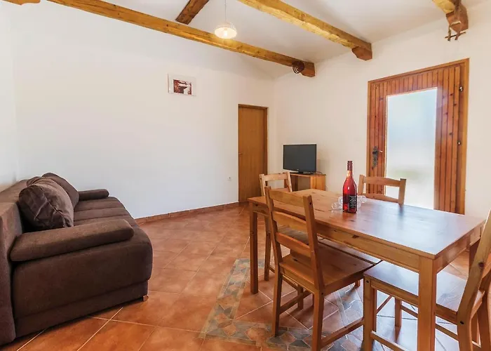 Lovely In With Kitchen Holiday home *