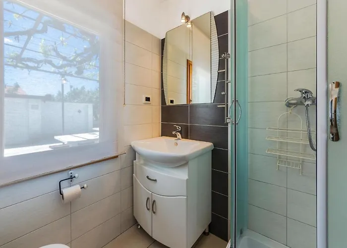 Lovely In With Kitchen Holiday home *