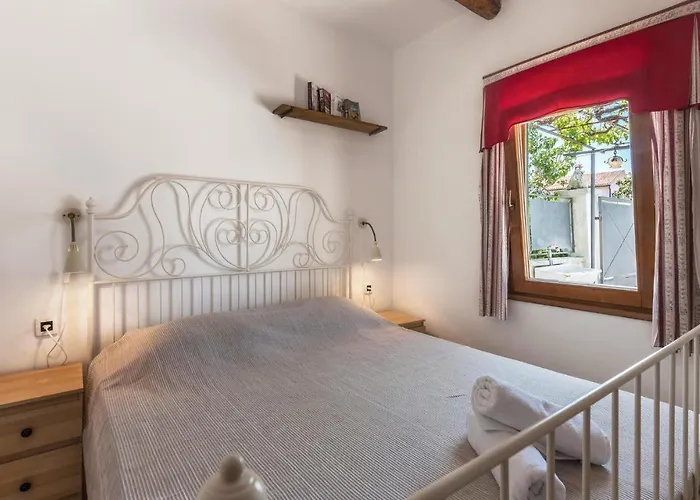 Holiday home Lovely In With Kitchen Pula