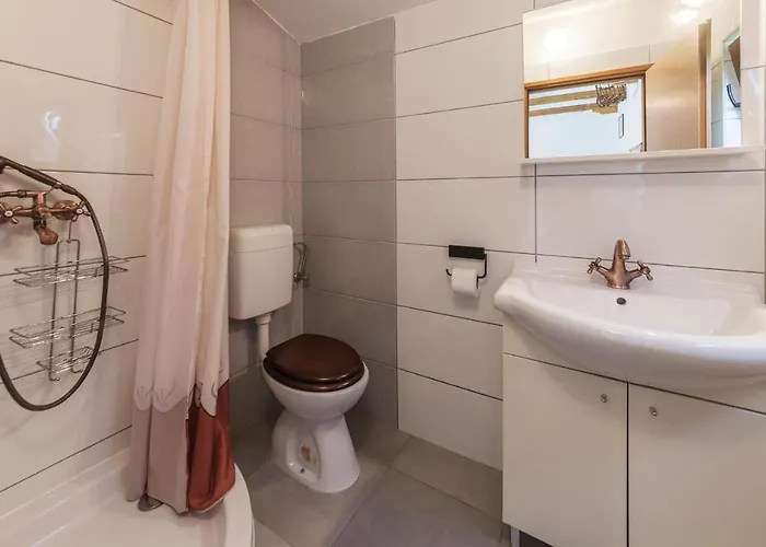 Holiday home Lovely In With Kitchen