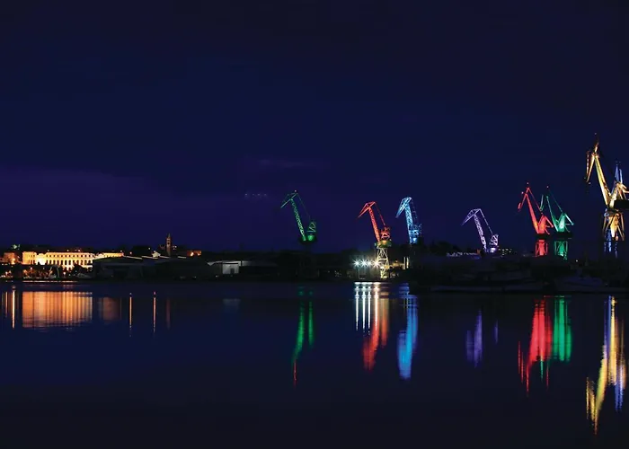 Lovely In With Kitchen *