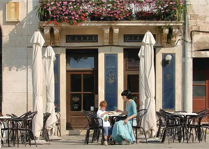 Holiday home Lovely In With Kitchen