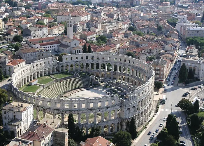 Lovely In With Kitchen Holiday home Pula