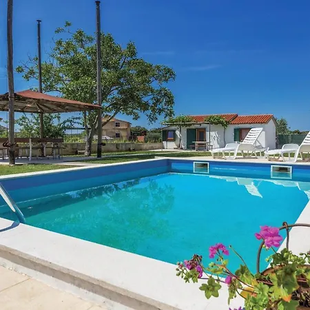 Lovely In With Kitchen Póla