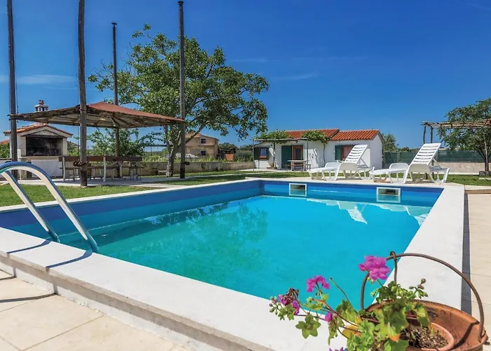 Lovely In With Kitchen Pula