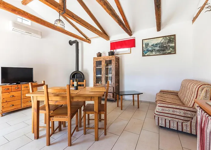 Lovely In With Kitchen Pula